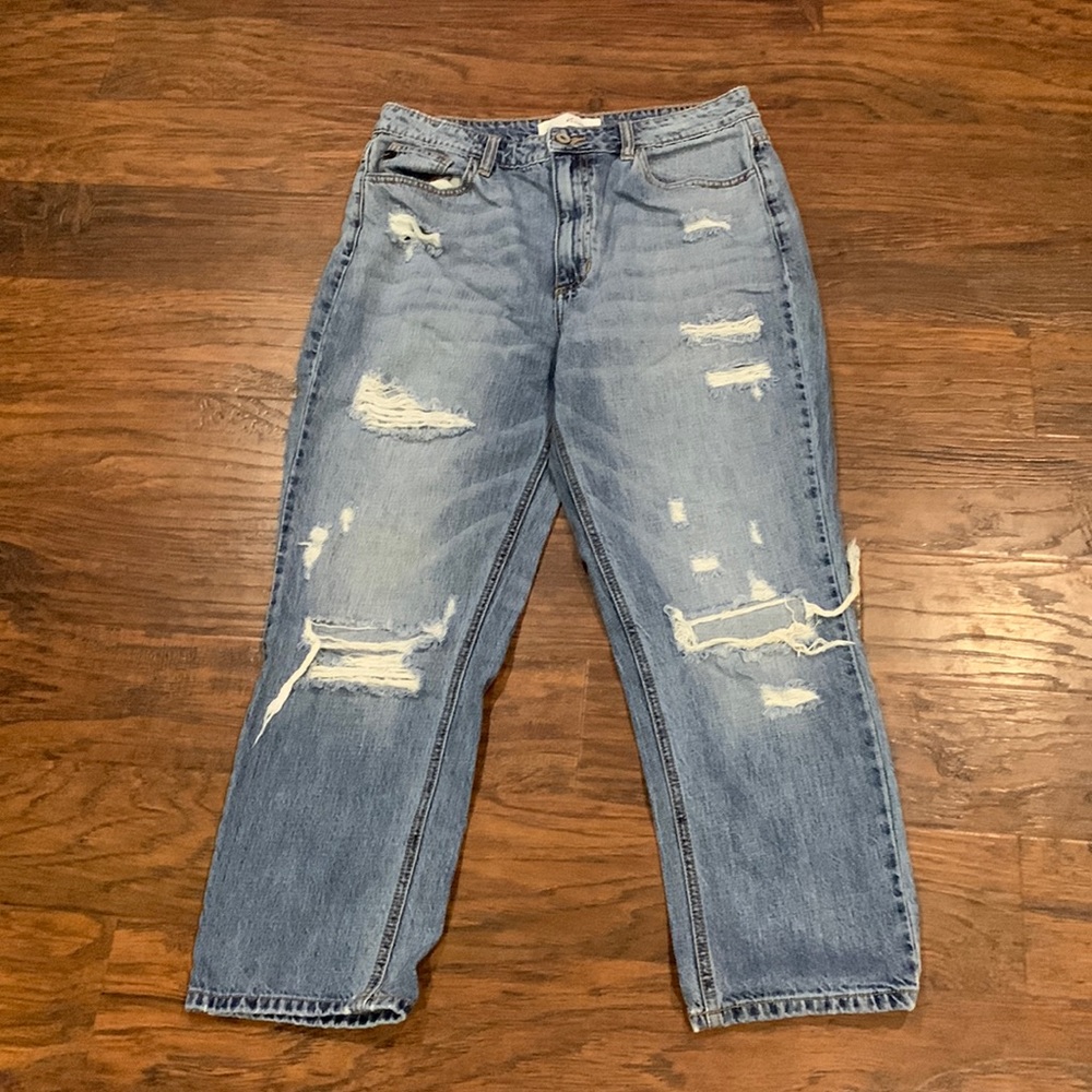 KanCan Size 9/28 Distressed Cropped Denim